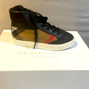 Boys Burberry shoes , size 28, Black, leather